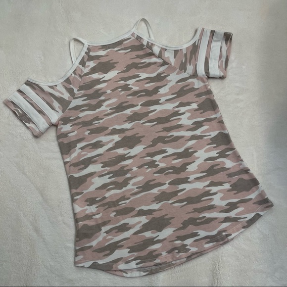 Maurice’s 24/7 Pink Camo Cold Shoulder Top Size Small - Picture 3 of 7